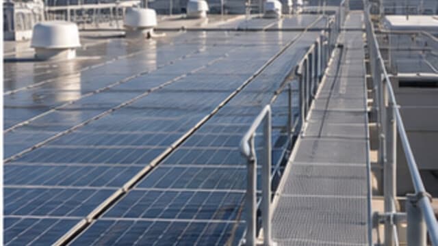 Photovoltaïque sur toiture plate : guide Suisse