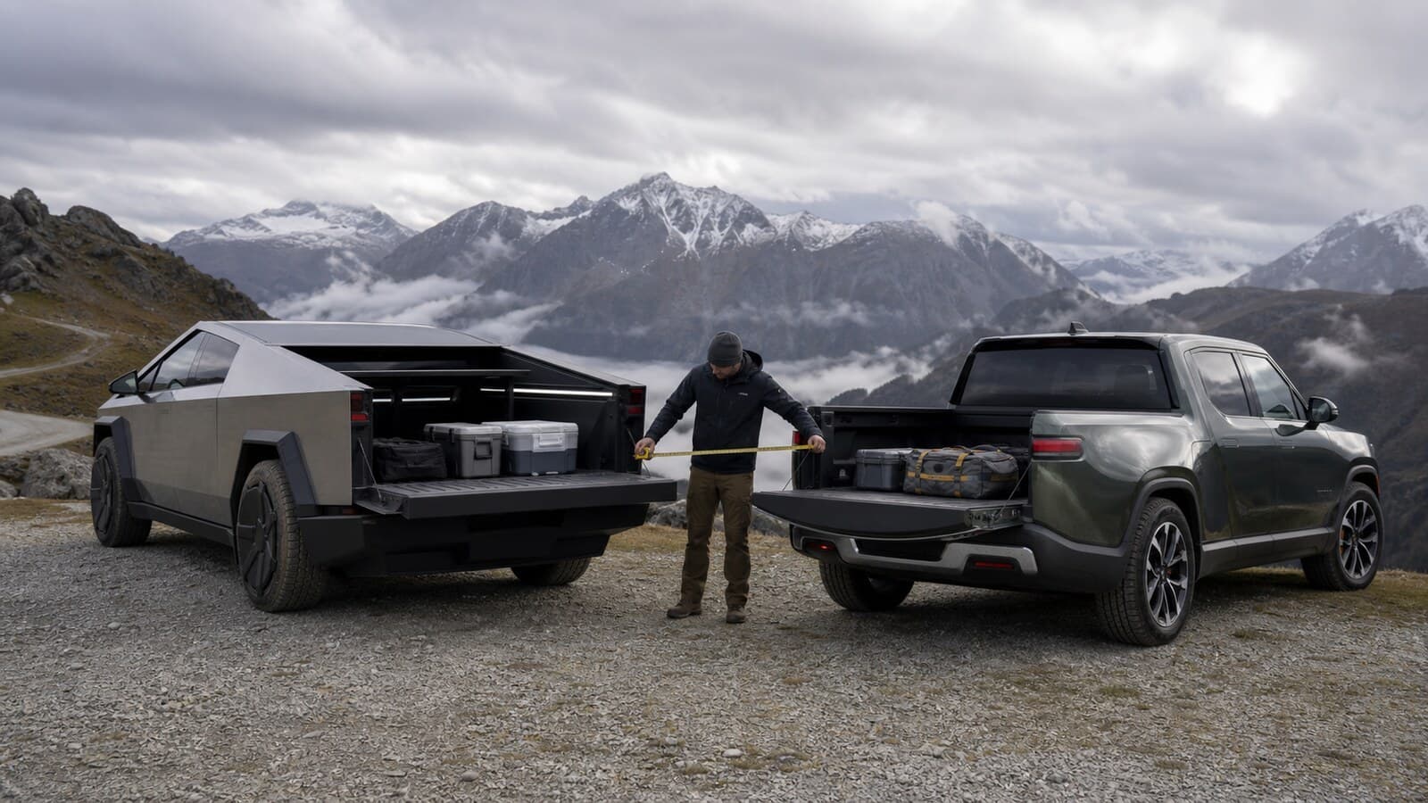 Tesla Cybertruck vs Rivian R1T en Europe 2026 : duel des pickups electriques