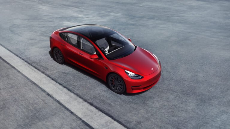 Le prix des Tesla d’occasion chute, alors que de plus en plus de véhicules électriques d’occasion arrivent sur le marché