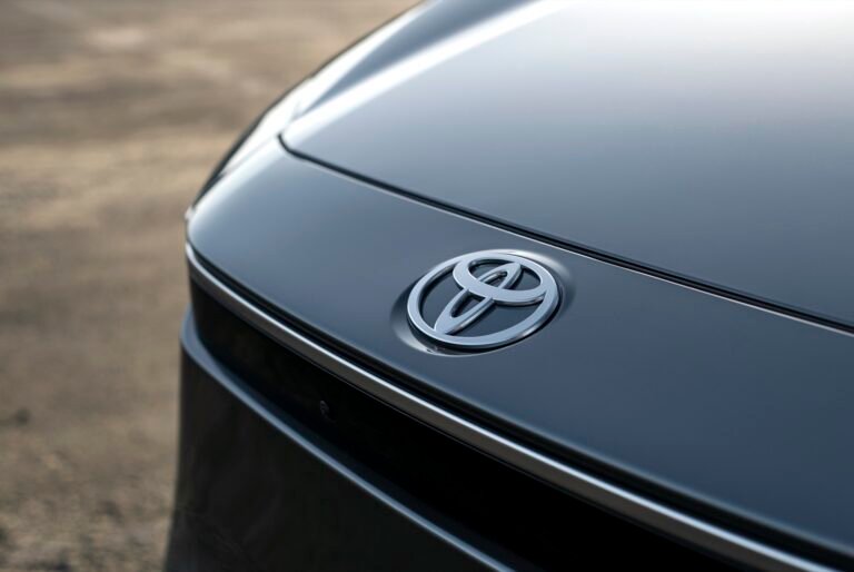 Toyota et Lexus confirment un port de recharge pour véhicules électriques basé sur Tesla à partir de 2025