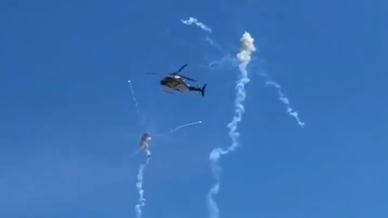 Un hélicoptère avec caméra F1 touché par un feu d’artifice lors du Grand Prix des États-Unis