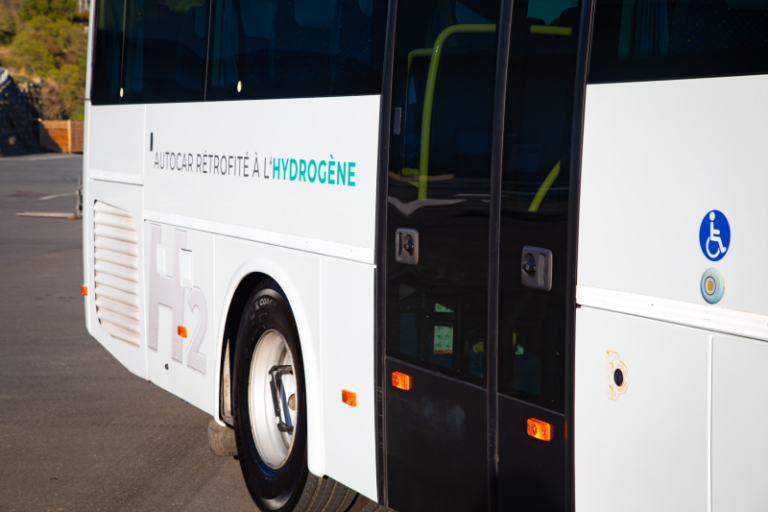 Les Jeux Paralympiques de Paris vont lancer des bus à hydrogène convertis avec des modules de pile à combustible Toyota
