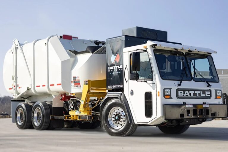 Véhicules électriques chargés |  Battle Motors présente le camion à ordures LET2 EV en Californie
