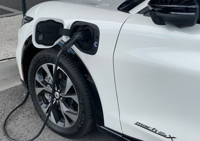 Véhicules électriques chargés |  BMW, Ford et Honda vont créer une nouvelle société pour faciliter les services de réseau électrique