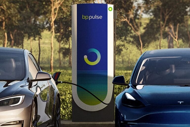 BP commande des superchargeurs à Tesla
