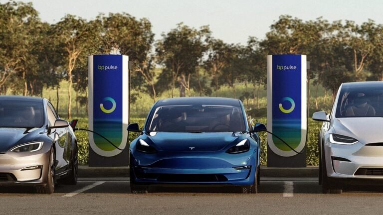 Tesla vend 100 millions de dollars de superchargeurs à BP