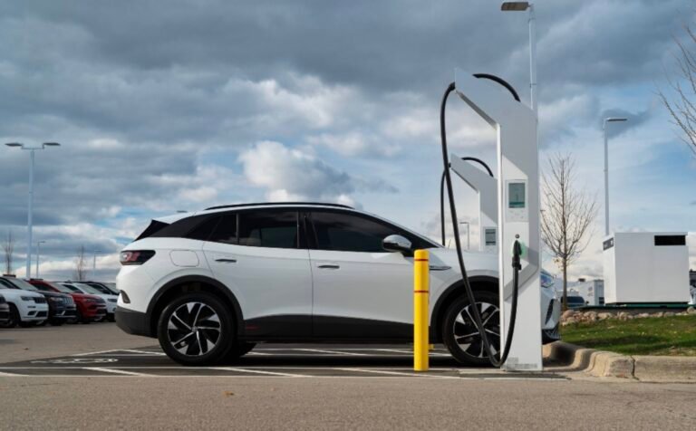 La Californie va consacrer 40,5 millions de dollars à des chargeurs rapides pour véhicules électriques