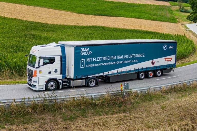 BMW commence à tester l’eTrailer à des fins logistiques