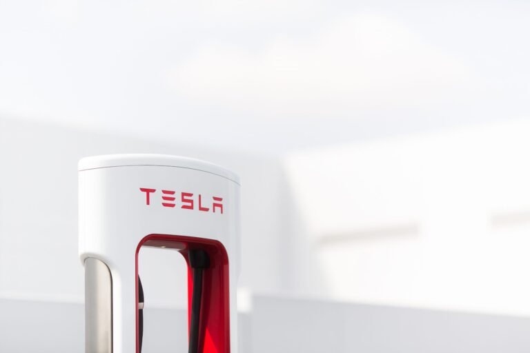 Tesla lance des frais de congestion dans les superchargeurs aux États-Unis