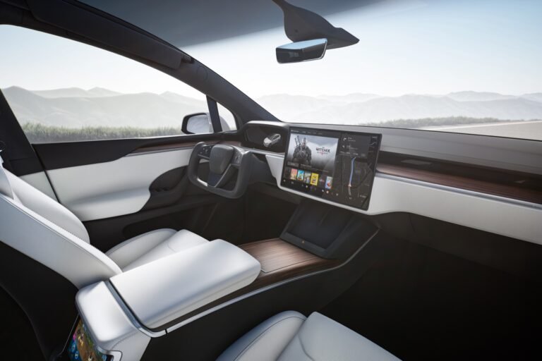 Pickup électrique Canoo, Polestar 4 de Corée, joug Tesla et airbags : Today’s Car News