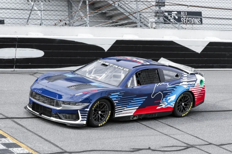 Mustang Dark Horse sera le pilote NASCAR de Ford à partir de 2024