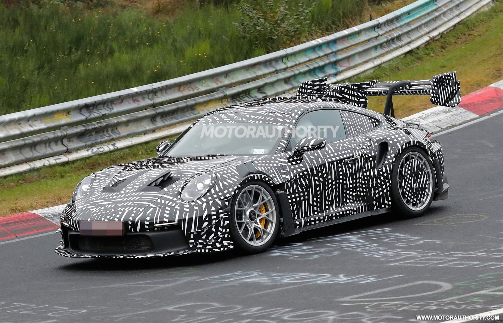 La Porsche 911 GT3 RS MR 2024 est perfectionnée au « Ring » TESLA MAG