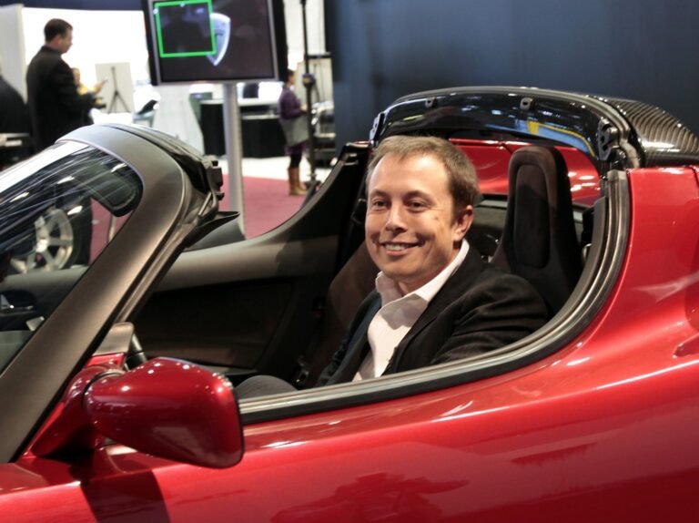 Tesla ouvre les sources de toute la conception et de l’ingénierie du Roadster original