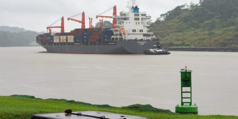 Le canal de Panama est tellement encombré qu’un capitaine de navire vient de payer la somme record de 4 millions de dollars pour passer en tête de file.