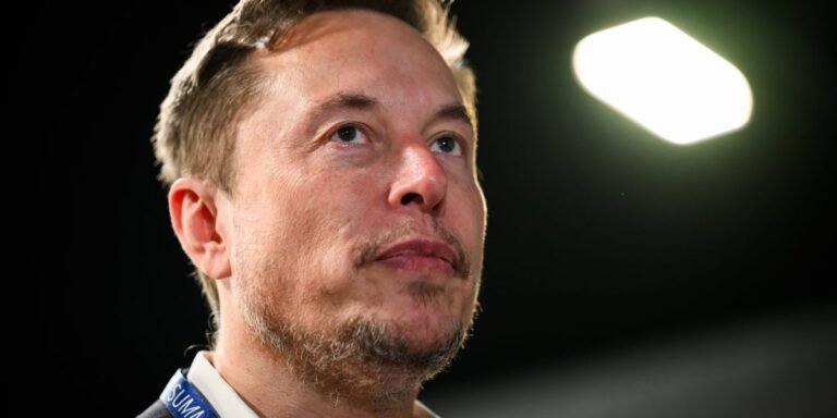 Elon Musk vante un « énorme avantage » pour son nouveau rival ChatGPT, Grok