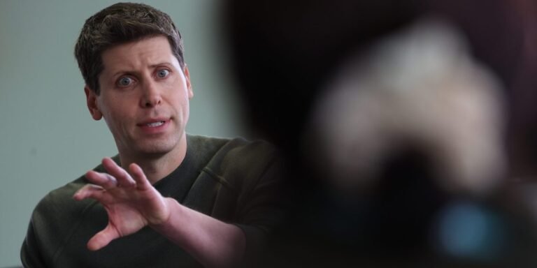 Les dirigeants de la Silicon Valley considèrent le licenciement de Sam Altman comme le plus grand scandale technologique depuis le licenciement de Steve Jobs par Apple, mais la théorie principale sur le drame d’OpenAI raconte une histoire différente.