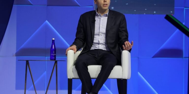 Elon Musk : Le public doit savoir pourquoi le conseil d’administration d’OpenAI a licencié Sam Altman