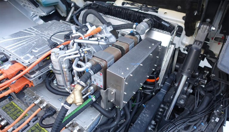 Véhicules électriques chargés |  Rheinmetall remporte une commande pour une solution de pompe à chaleur plug-and-play pour les tracteurs électriques