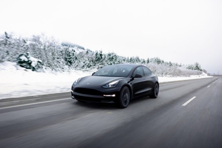Tesla fait face au ralentissement et à la concurrence croissante de General Motors