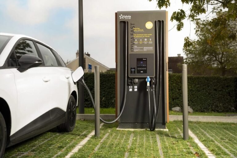 Izivia va installer 2 000 bornes de recharge haute puissance chez McDonald’s en France