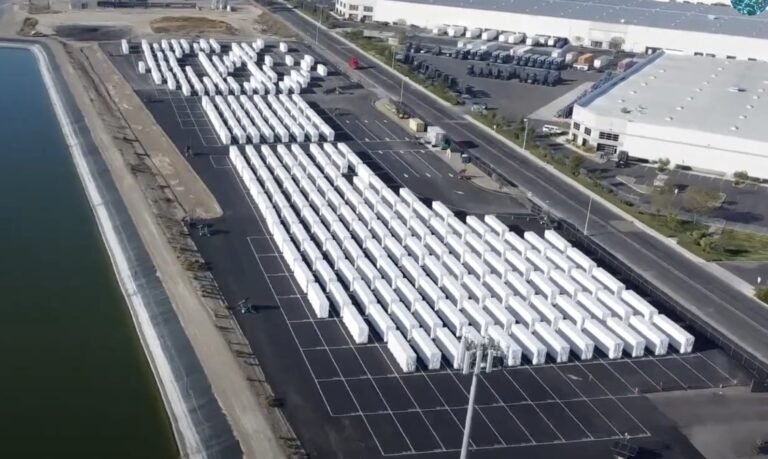 Tesla Lathrop Megafactory repérée avec 332 batteries Megapack
