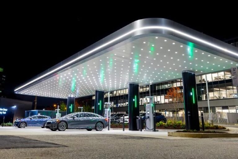 Mercedes ouvre le premier hub HPC aux États-Unis – avec le nouveau matériel ChargePoint