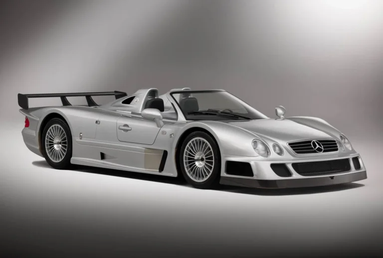 La Mercedes CLK GTR Roadster, 1 des 6 voitures, se vend à plus de 10 millions de dollars