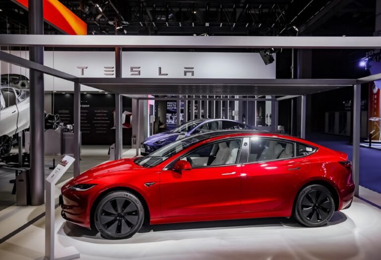 Tesla présente une Model 3 rafraîchie à l’Import Expo 2023 en Chine