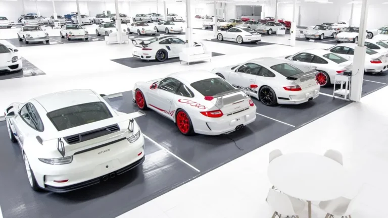 Une vaste collection de Porsche blanches est mise aux enchères