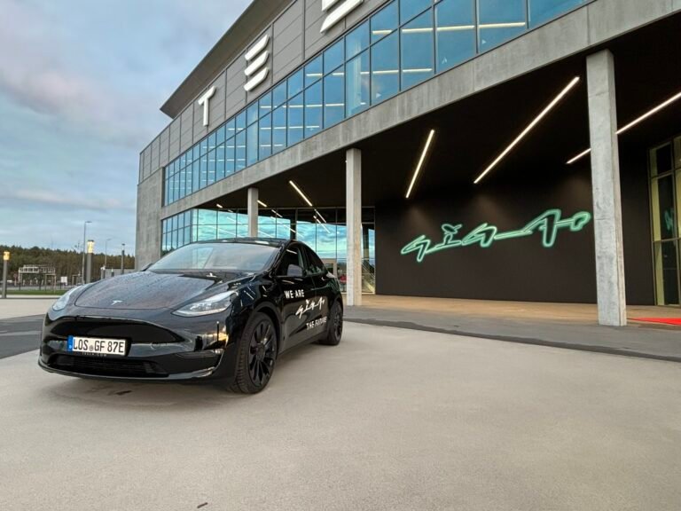 Tesla a ouvert un nouveau hall futuriste au Giga Berlin