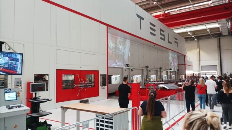 Tesla étend ses projets de 25 000 € de véhicules électriques à l’Europe