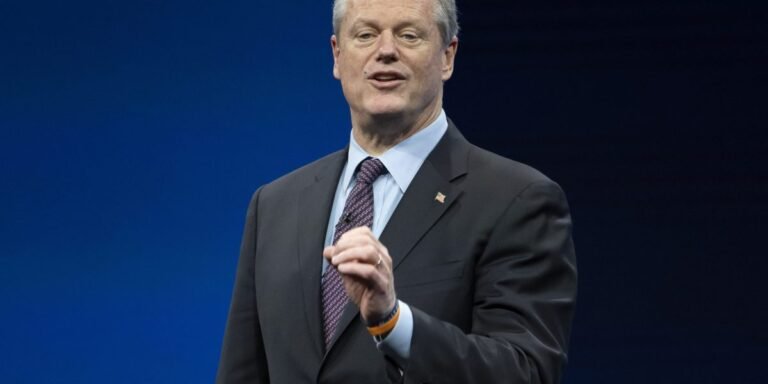 Le président de la NCAA, Charlie Baker, ancien gouverneur du Massachusetts, ouvre l’ère des athlètes universitaires rémunérés