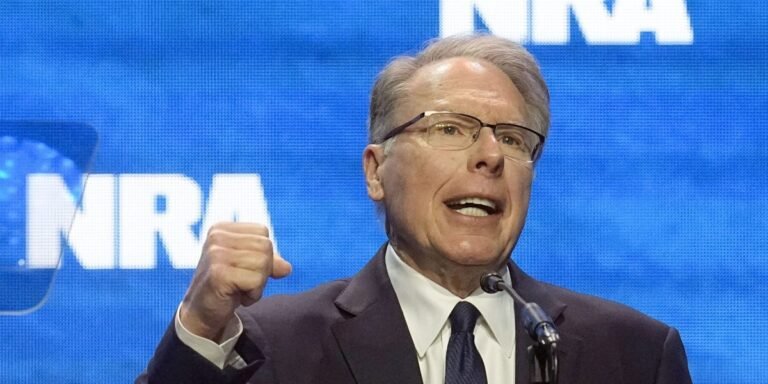 Le PDG de la NRA, Wayne LaPierre, annonce sa démission quelques jours avant son procès