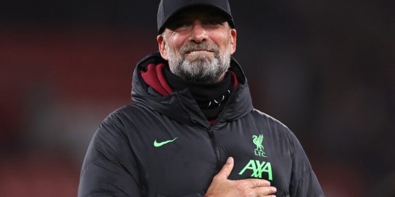 L’entraîneur de Liverpool, Jürgen Klopp, choque le monde du football avec sa démission soudaine, invoquant un épuisement professionnel