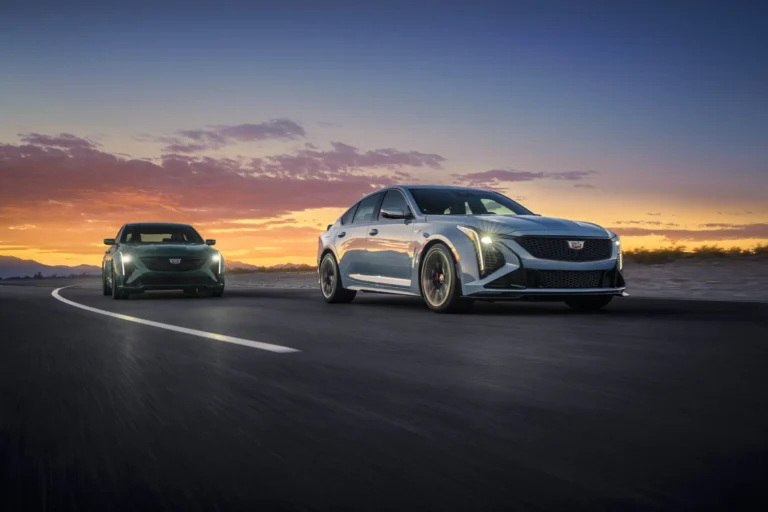 Les Cadillac CT5-V et CT5-V Blackwing 2025 bénéficient d’écrans plus grands et de Super Cruise