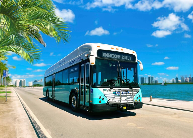 Véhicules électriques chargés |  Gillig livre le premier des 62 bus électriques à batterie à l’agence de transport en commun de Floride