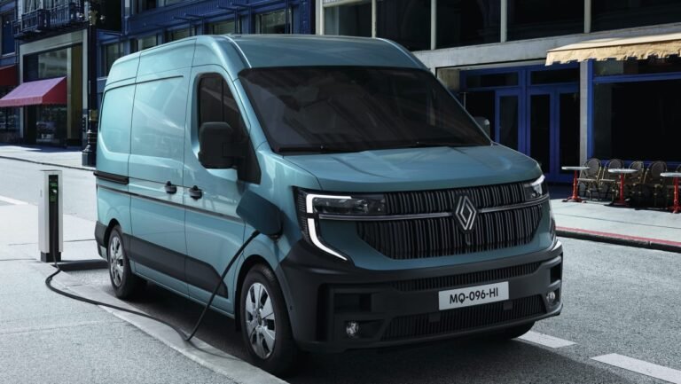 Nouveau Renault Master E-Tech est un grand fourgon électrique doté d’une large autonomie de 450 km.