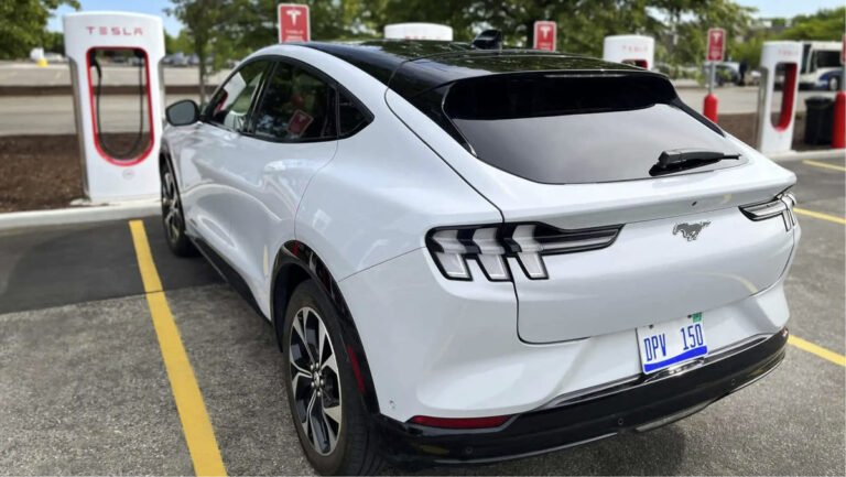 Les véhicules électriques Ford s’intégreront de manière transparente aux superchargeurs Tesla à l’aide de FordPa – EVANNEX Aftermarket Tesla Accessories