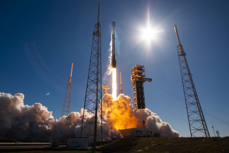 SpaceX Falcon 9 lance le satellite Telkomsat pour l’Indonésie