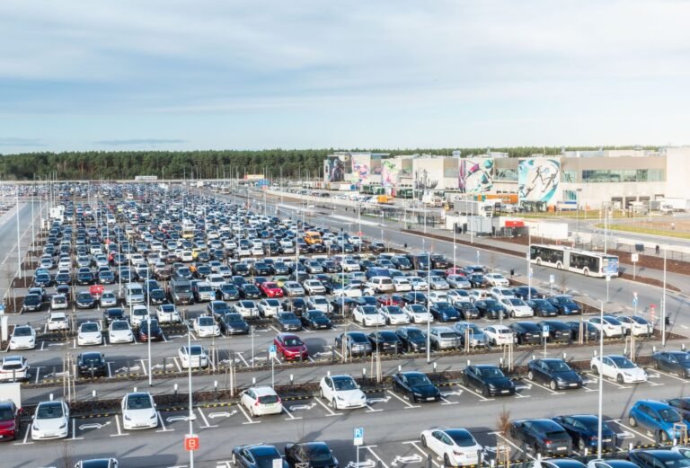 Tesla a construit plus de 500 bornes de recharge publiques gratuites dans son parking Giga Berlin