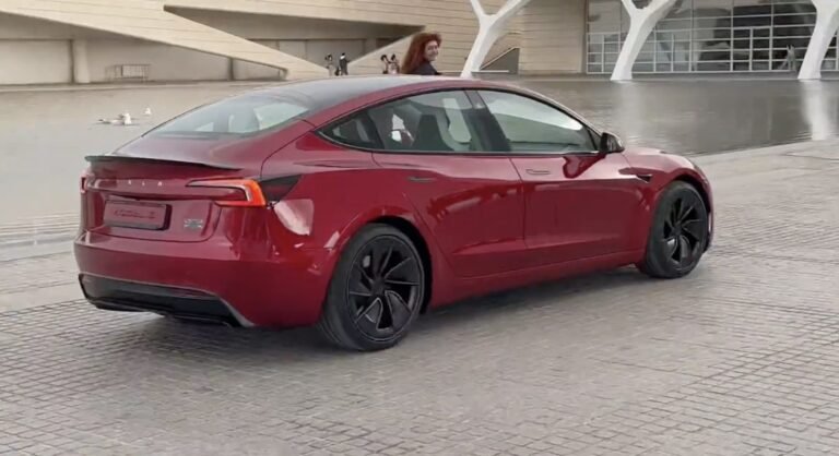 Performances Tesla Model 3 améliorées avec badge Ludicrous repéré dans toute sa splendeur