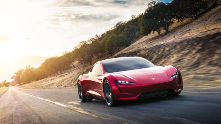 Musk dit que Tesla Roadster fera ses débuts en 2024 avec un temps inférieur à 1 0-60