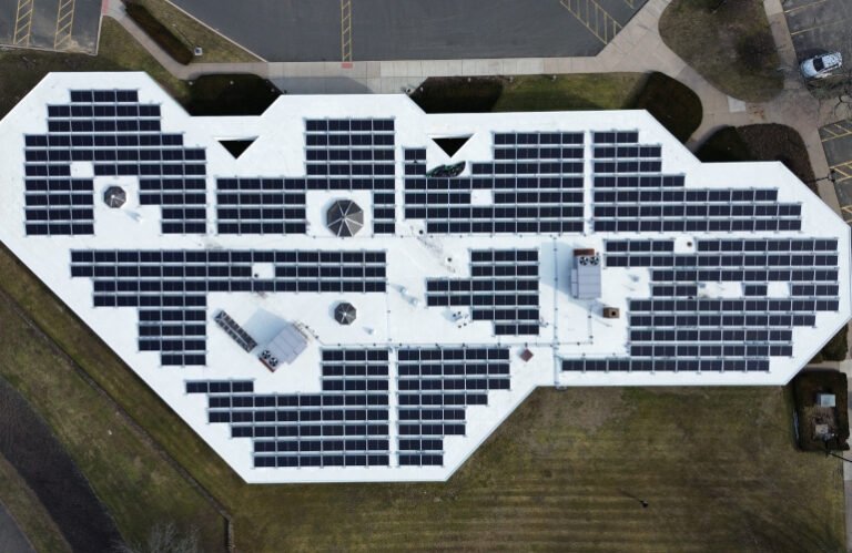 La succursale d’Easterseals du Connecticut passe à l’énergie solaire avec un système de toit de 218 kW