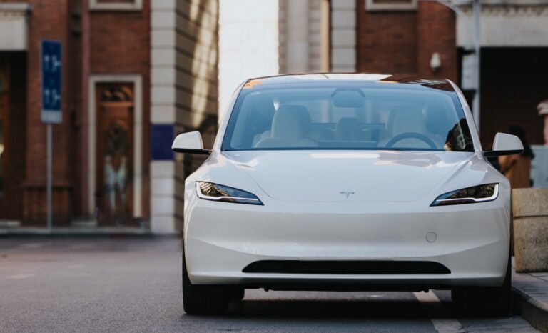 Les plaintes concernant l’autonomie de Tesla doivent être soumises à l’arbitrage