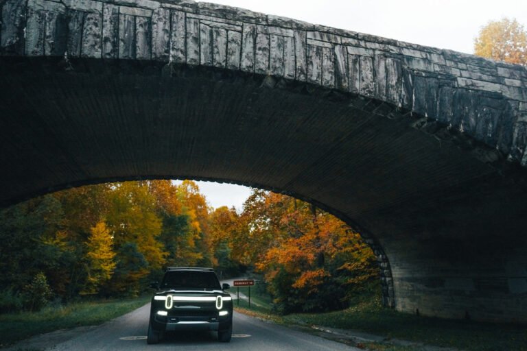 Le lancement par Rivian du SUV électrique R2 recueille plus de 68 000 réservations dans – EVANNEX Aftermarket Tesla Accessories