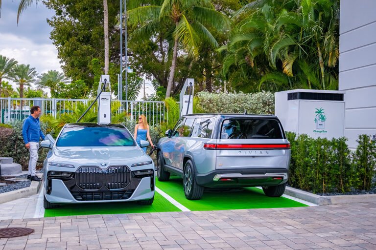 Véhicules électriques chargés |  ADS-TEC Energy déploie ses premiers chargeurs ChargeBox EV de 320 kW dans un complexe résidentiel multifamilial