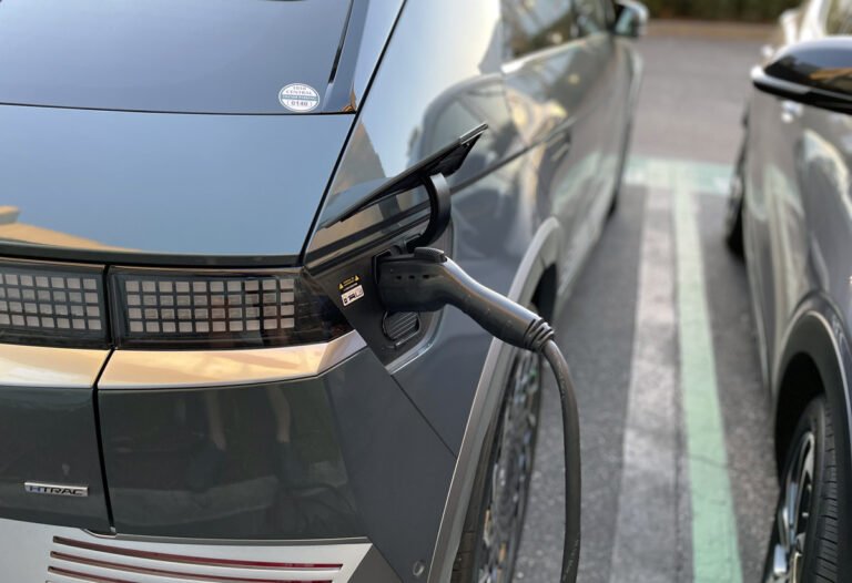 Véhicules électriques chargés |  La Californie atteint le cap des 100 000 chargeurs publics de véhicules électriques